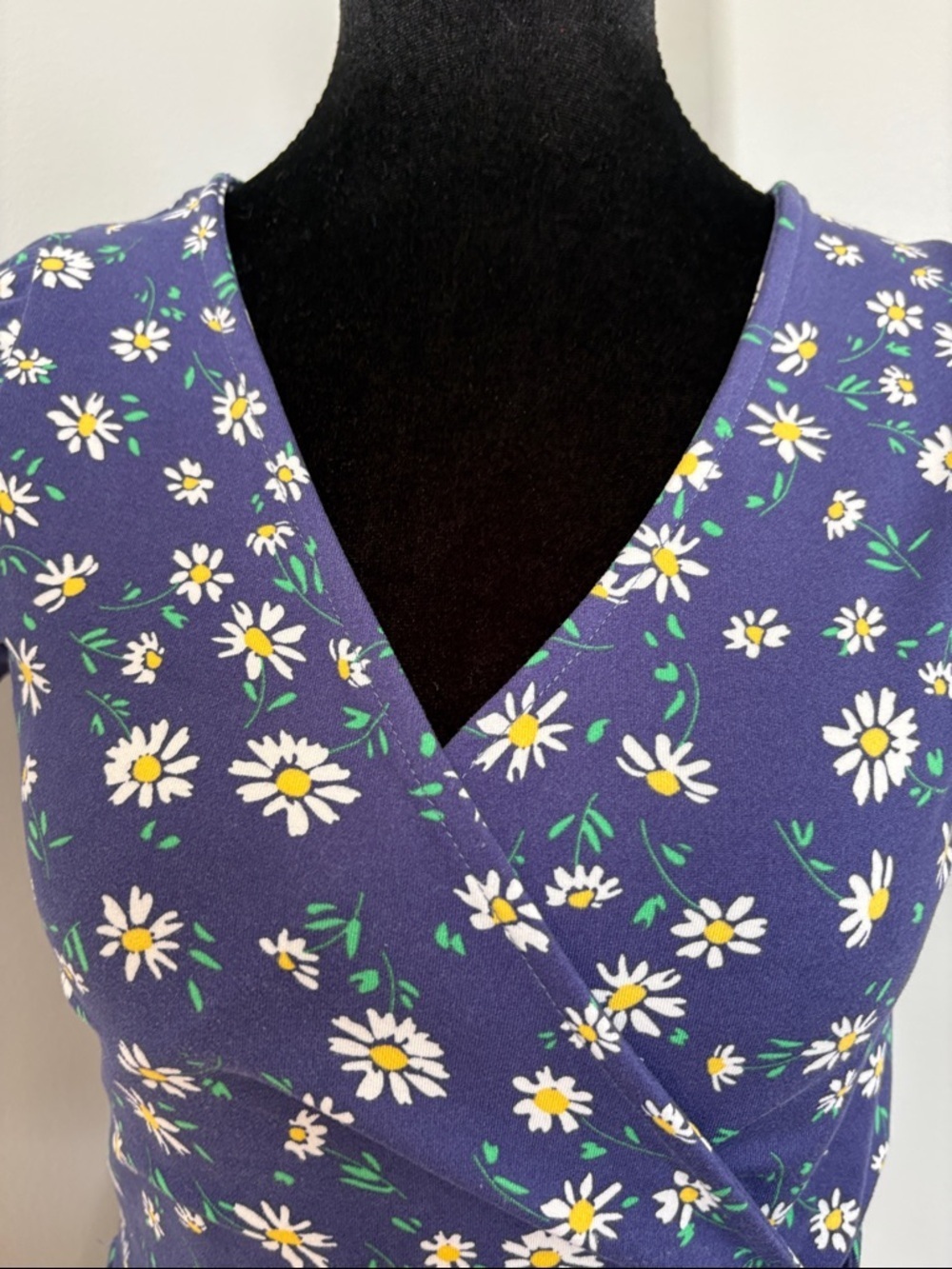 NWOT Rebel Sugar Lavender Floral Wrap Blouse with White Daisies - Picture 4 of 5